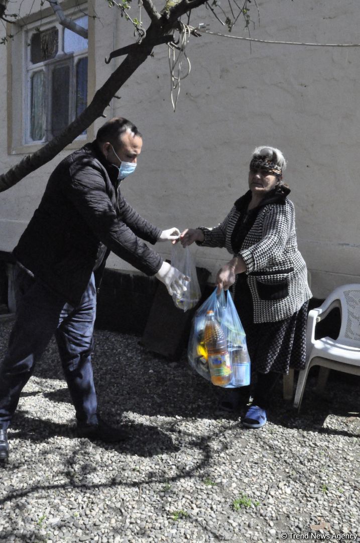Депутат Севиль Микаилова оказала продовольственную помощь малообеспеченным семьям и одиноким лицам (ФOTO)