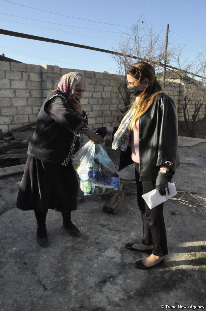 Депутат Севиль Микаилова оказала продовольственную помощь малообеспеченным семьям и одиноким лицам (ФOTO)