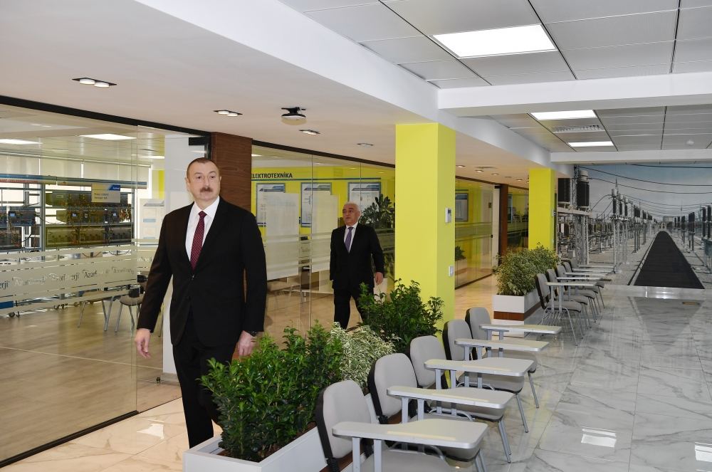 Президент Ильхам Алиев принял участие в открытии после реконструкции Главного управленческого, научно-образовательного и лабораторного комплекса ОАО «Азерэнержи» (ФОТО/ВИДЕО)