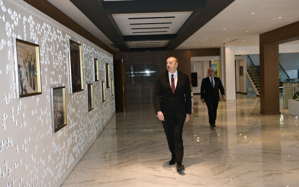 Президент Ильхам Алиев принял участие в открытии после реконструкции Главного управленческого, научно-образовательного и лабораторного комплекса ОАО «Азерэнержи» (ФОТО/ВИДЕО)