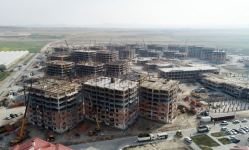 Президент Ильхам Алиев ознакомился с ходом строительных работ в кварталах из жилых зданий для 3042 семей вынужденных переселенцев (ФОТО/ВИДЕО) (Версия 2)