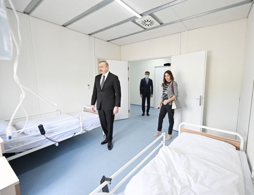 Президент Ильхам Алиев и Первая леди Мехрибан Алиева приняли участие в открытии первого больничного комплекса модульного типа в Баку (ФОТО/ВИДЕО) (Версия 2)