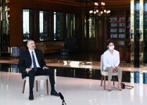 Президент Ильхам Алиев и Первая леди Мехрибан Алиева приняли участие в открытии фабрики по производству медицинских масок и предприятия по производству защитных комбинезонов в Сумгайыте (ФОТО) (версия 2)