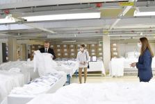 Президент Ильхам Алиев и Первая леди Мехрибан Алиева приняли участие в открытии фабрики по производству медицинских масок и предприятия по производству защитных комбинезонов в Сумгайыте (ФОТО) (версия 2)