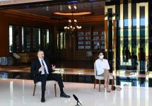 Президент Ильхам Алиев и Первая леди Мехрибан Алиева приняли участие в открытии фабрики по производству медицинских масок и предприятия по производству защитных комбинезонов в Сумгайыте (ФОТО) (версия 2)
