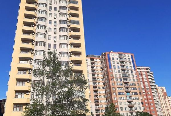 Какова ситуация с ценами на жилье в районах Баку, где будут построены новые станции  метро?