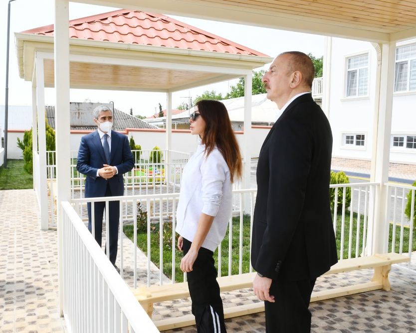 Президент Ильхам Алиев и Первая леди Мехрибан Алиева приняли участие в открытии детсада-яслей, построенного в Шамахе по инициативе Фонда Гейдара Алиева (ФОТО/ВИДЕО) (Версия 2)