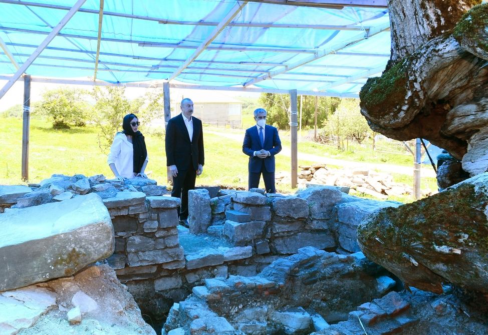 President Ilham Aliyev, First Lady Mehriban Aliyeva view restoration and conservation works at Pir Omar Sultan shrine in Shamakhi (PHOTO/VİDEO)