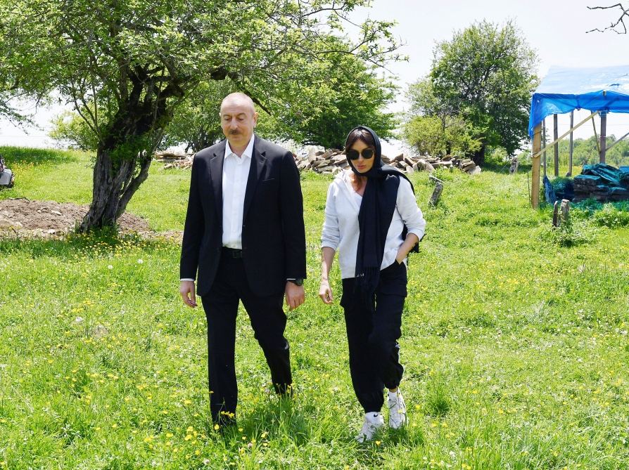 President Ilham Aliyev, First Lady Mehriban Aliyeva view restoration and conservation works at Pir Omar Sultan shrine in Shamakhi (PHOTO/VİDEO)