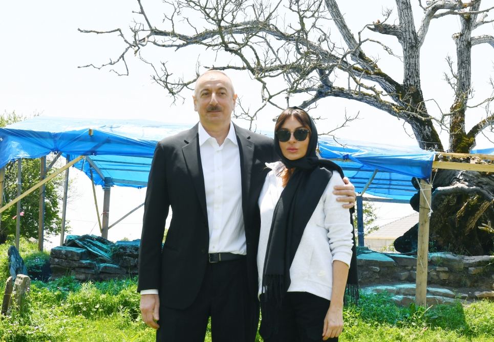President Ilham Aliyev, First Lady Mehriban Aliyeva view restoration and conservation works at Pir Omar Sultan shrine in Shamakhi (PHOTO/VİDEO)
