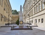 Президент Ильхам Алиев посетил памятник, возведенный в честь Азербайджанской Демократической Республики (ФОТО)