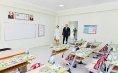 Президент Ильхам Алиев и Первая леди Мехрибан Алиева приняли участие в открытии жилого комплекса «Гобу Парк-3», возведенного для вынужденных переселенцев (ФОТО) (Версия 2)