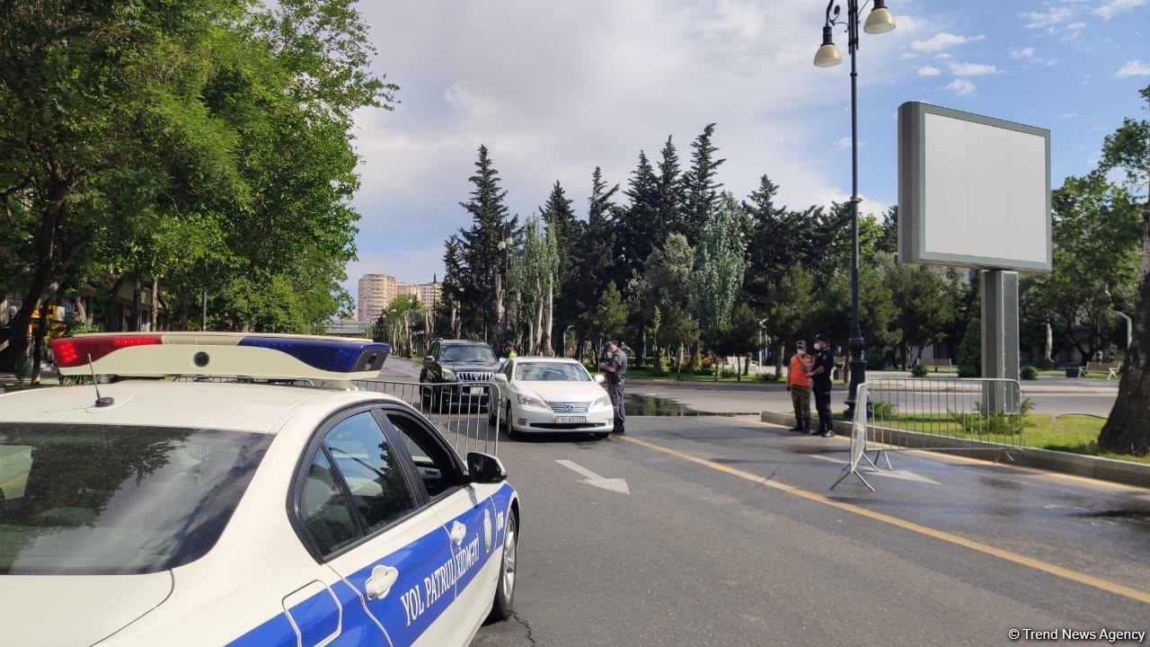 Главное управление полиции Баку - На дорогах задерживаются водители, нарушающие режим карантина (ФОТО)