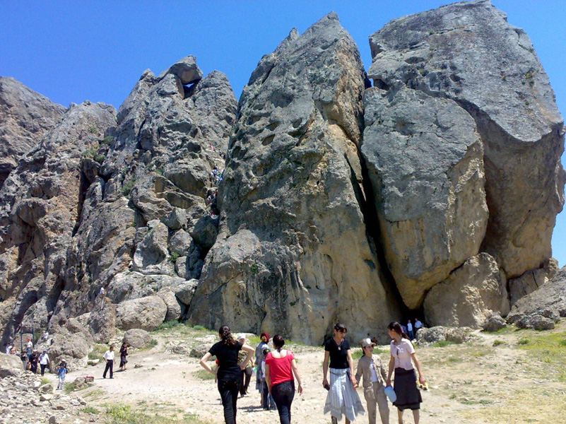 Тайны и предания горы Бешбармаг- Хыдыра Зинда в Азербайджане (ФОТО)