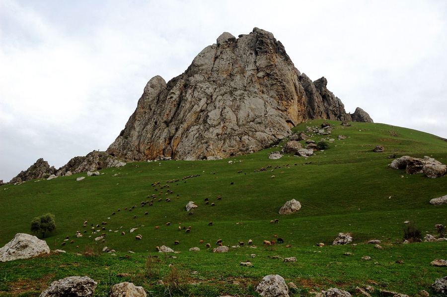 Тайны и предания горы Бешбармаг- Хыдыра Зинда в Азербайджане (ФОТО)