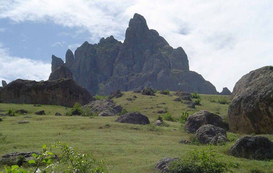 Тайны и предания горы Бешбармаг- Хыдыра Зинда в Азербайджане (ФОТО)