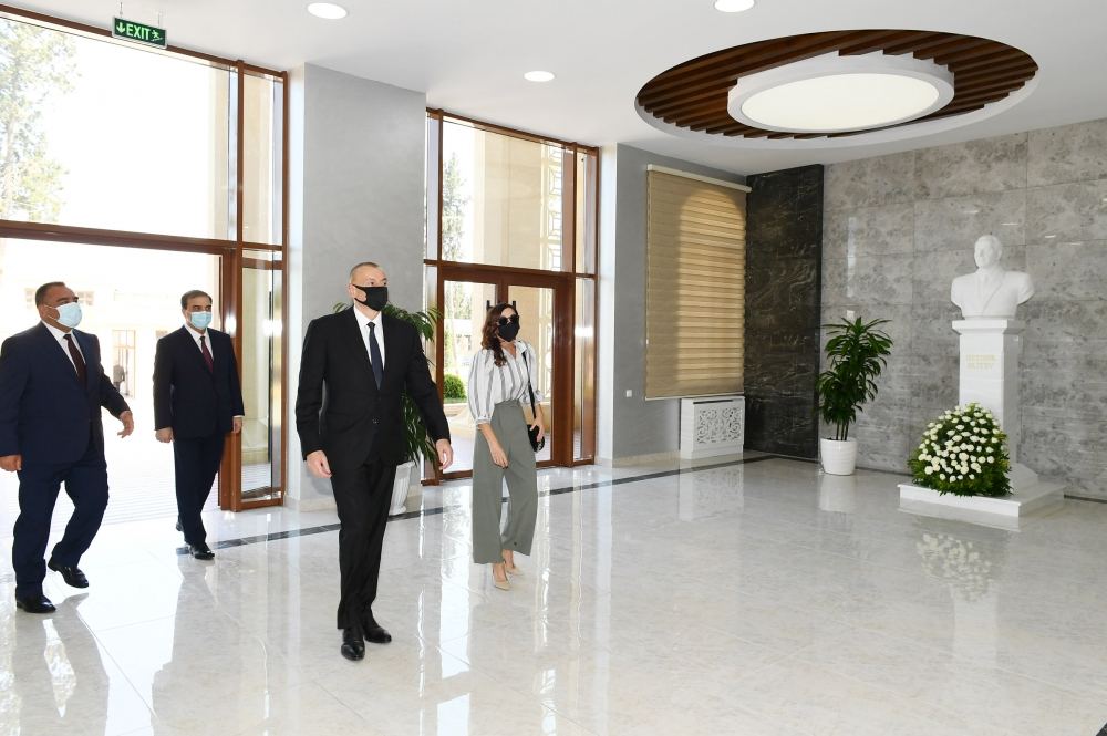 Президент Ильхам Алиев и Первая леди Мехрибан Алиева приняли участие в открытии в Гяндже нового учебного корпуса Азербайджанского государственного аграрного университета (ФОТО/ВИДЕО)