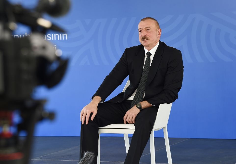 Президент Ильхам Алиев и Первая леди Мехрибан Алиева приняли участие в открытии модульного госпиталя для лечения больных коронавирусом в Баку (ФОТО/ВИДЕО)