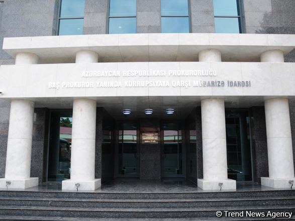 Распространены видеокадры операции по разоблачению худрука Госоркестра духовых инструментов Лютфи Гадирова