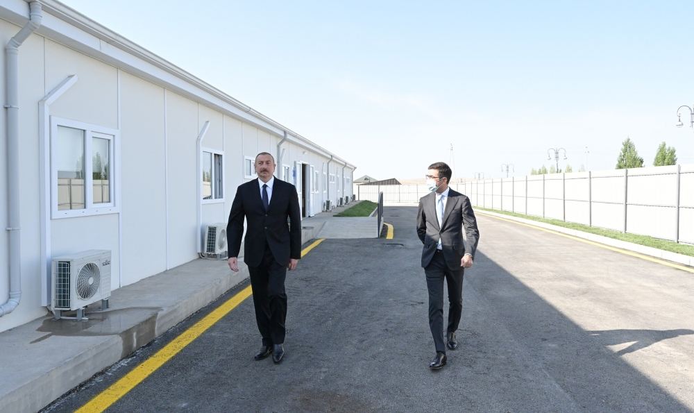Президент Ильхам Алиев принял участие в открытии в Гобустане больницы модульного типа для лечения больных коронавирусом (ФОТО)