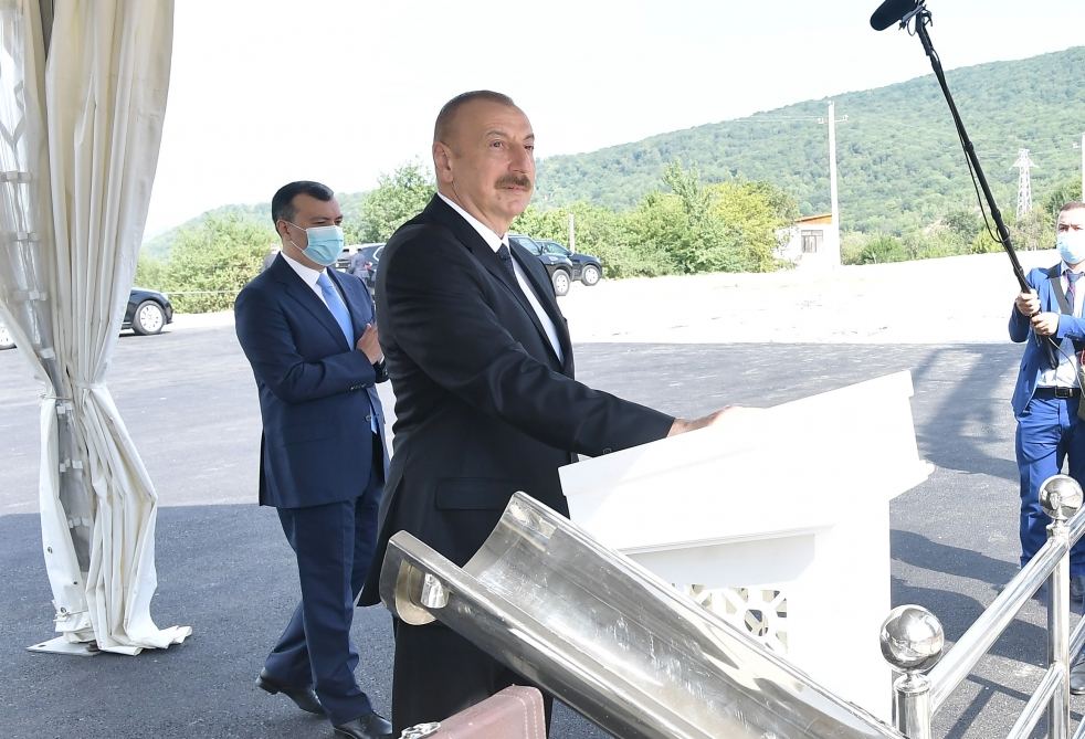 Президент Ильхам Алиев принял участие в церемонии закладки фундамента Центра творчества, выставки и продажи «Дом DOST»  в Исмаиллы (ФОТО)