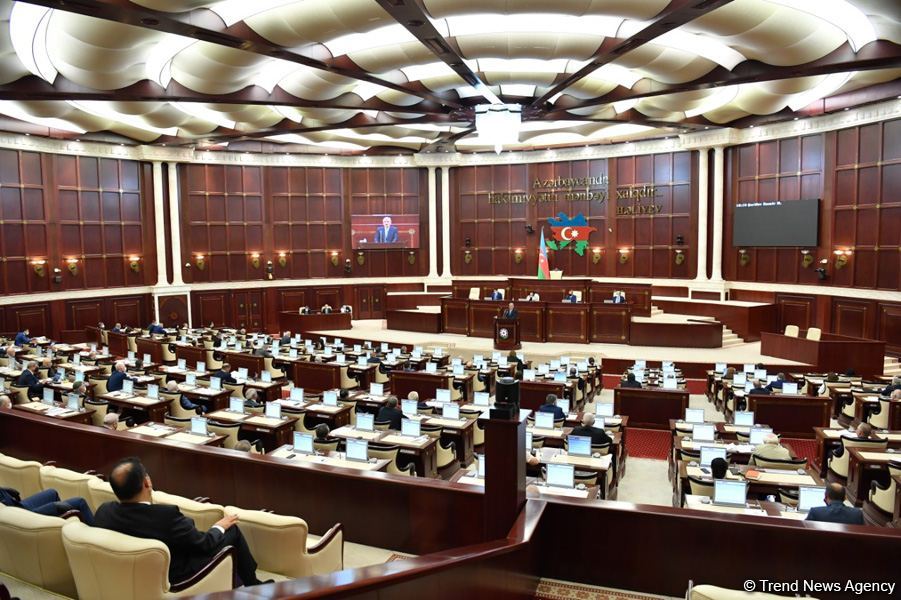 В парламенте Азербайджана проходят слушания о возвращении в Западный Азербайджан