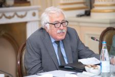 Помощник Президента Азербайджана провел встречу с группой известных деятелей культуры и искусства (ФОТО)