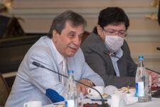 Помощник Президента Азербайджана провел встречу с группой известных деятелей культуры и искусства (ФОТО)