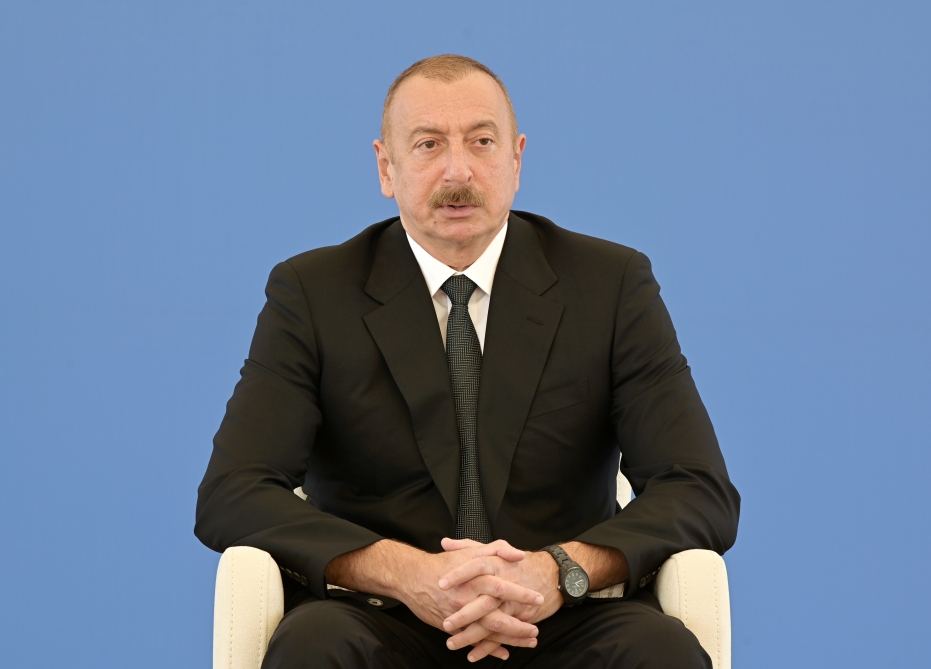 Президент Ильхам Алиев ознакомился со строительством 330/220/110-киловольтной электроподстанции «Гобу» (ФОТО)