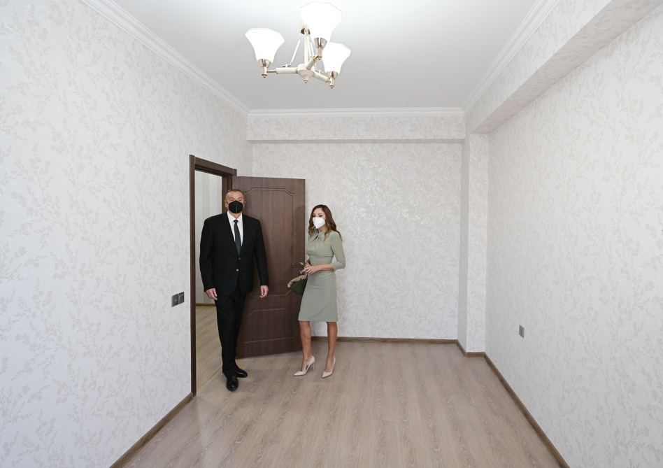 Президент Ильхам Алиев и Первая леди Мехрибан Алиева приняли участие в открытии реконструированного здания общежития в Бузовне (ФОТО) (версия 2)