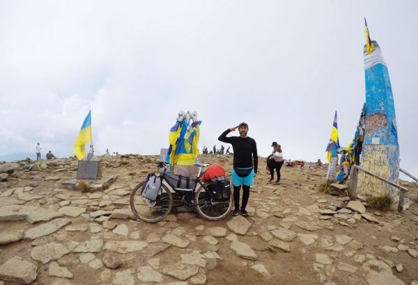 В горах Украины на велосипеде - в честь Азербайджанского солдата (ФОТО)