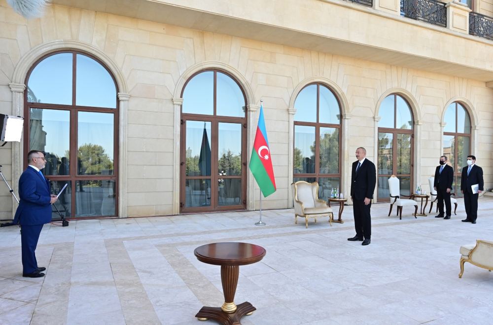 Президент Ильхам Алиев принял верительные грамоты посла Греции (ФОТО)