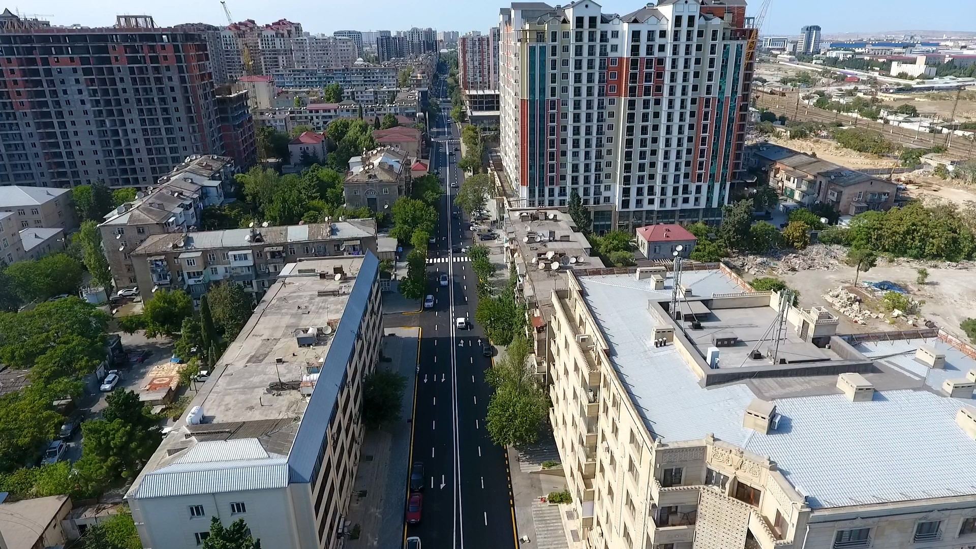 В Баку реконструирована улица Алияра Алиева (ФОТО)