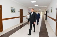 Президент Ильхам Алиев ознакомился с капитальными ремонтными работами в школе номер 251 в Баку, принял участие в открытии нового корпуса этого учебного заведения (ФОТО) (версия 2)