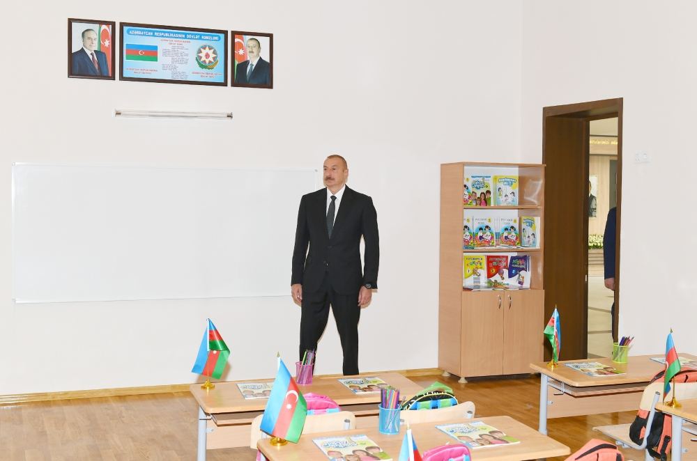 Президент Ильхам Алиев принял участие в открытии школы номер 154 в поселке Амирджан (ФОТО)