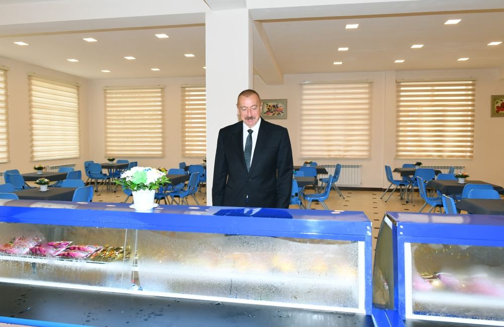 Президент Ильхам Алиев принял участие в открытии школы номер 154 в поселке Амирджан (ФОТО)