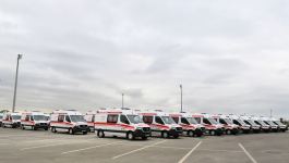 Президент Ильхам Алиев и Первая леди Мехрибан Алиева ознакомились с доставленными в Азербайджан новыми автомобилями скорой медицинской помощи (ФОТО) (версия 2)