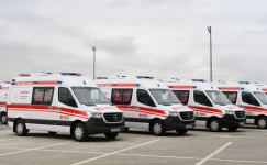 Президент Ильхам Алиев и Первая леди Мехрибан Алиева ознакомились с доставленными в Азербайджан новыми автомобилями скорой медицинской помощи (ФОТО) (версия 2)