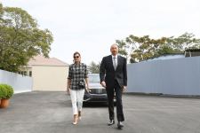 Azerbaijani president, first lady view landscaping work carried out in Balakhani settlement (PHOTO)