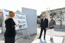 Azerbaijani president, first lady view landscaping work carried out in Balakhani settlement (PHOTO)
