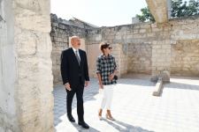 Azerbaijani president, first lady view landscaping work carried out in Balakhani settlement (PHOTO)