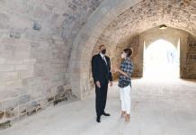 Azerbaijani president, first lady view landscaping work carried out in Balakhani settlement (PHOTO)