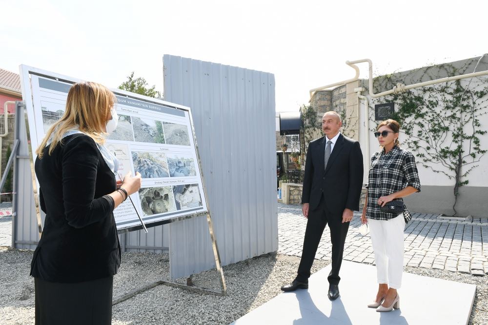 Azerbaijani president, first lady view landscaping work carried out in Balakhani settlement (PHOTO)