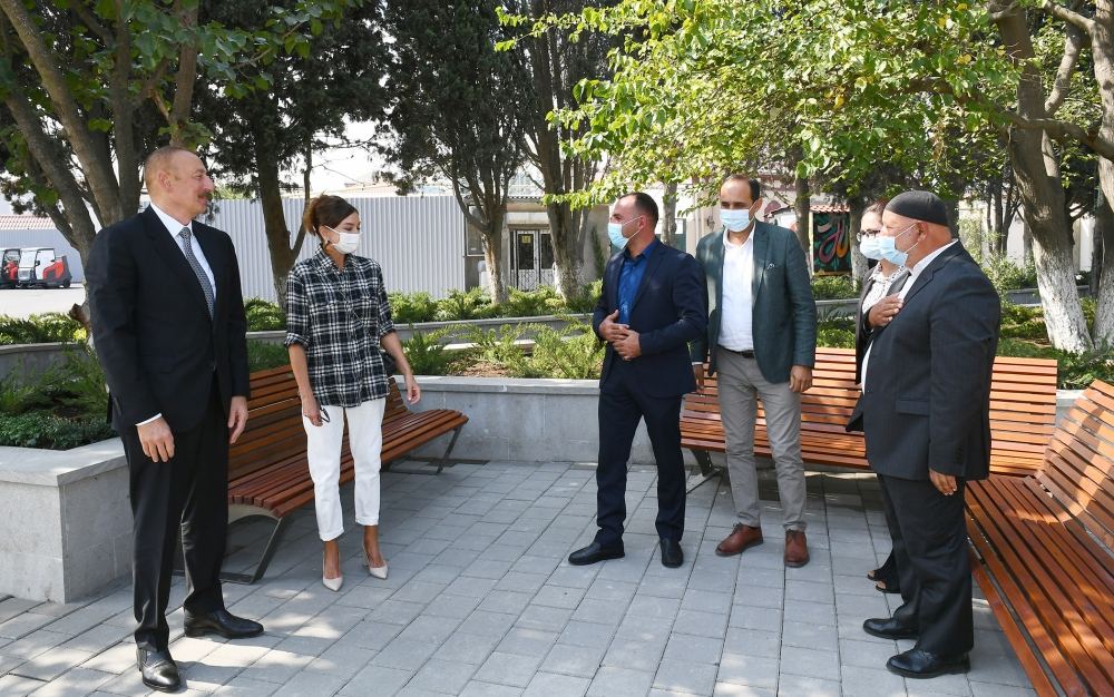Azerbaijani president, first lady view landscaping work carried out in Balakhani settlement (PHOTO)
