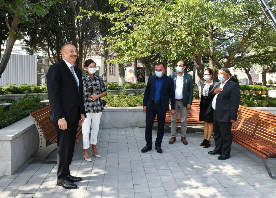 Azerbaijani president, first lady view landscaping work carried out in Balakhani settlement (PHOTO)
