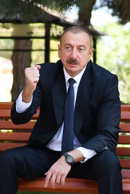 Президент Ильхам Алиев и Первая леди Мехрибан Алиева встретились с ранеными военнослужащими, лечащимися в Центральном военном клиническом госпитале минобороны (ФОТО)