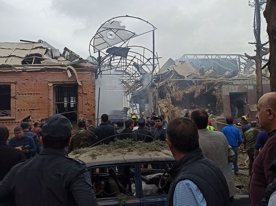 Один человек погиб, четверо получили ранения в результате ракетного обстрела Гянджи со стороны ВС Армении (ФОТО)
