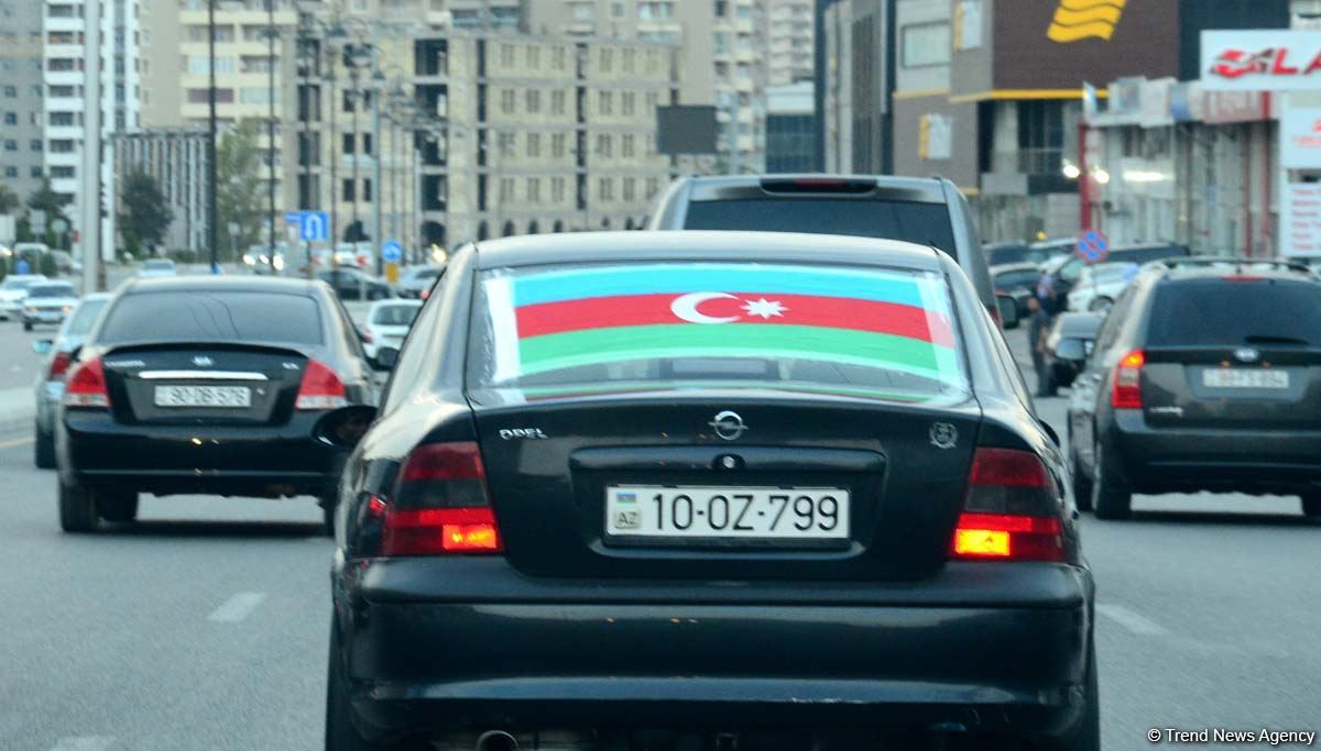 Баку украсился национальным триколором (ФОТО)