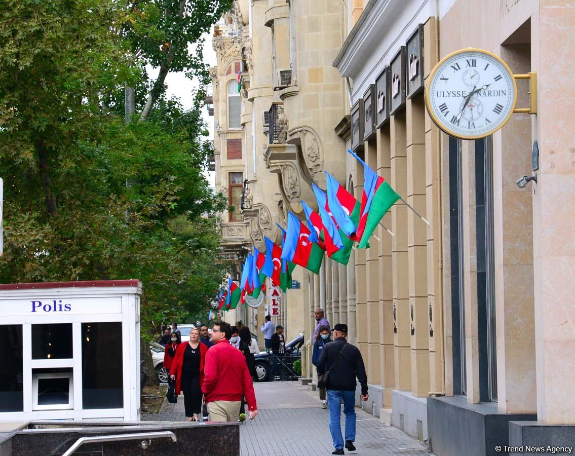 Баку украсился национальным триколором (ФОТО)