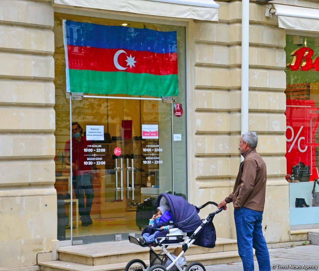 Баку украсился национальным триколором (ФОТО)